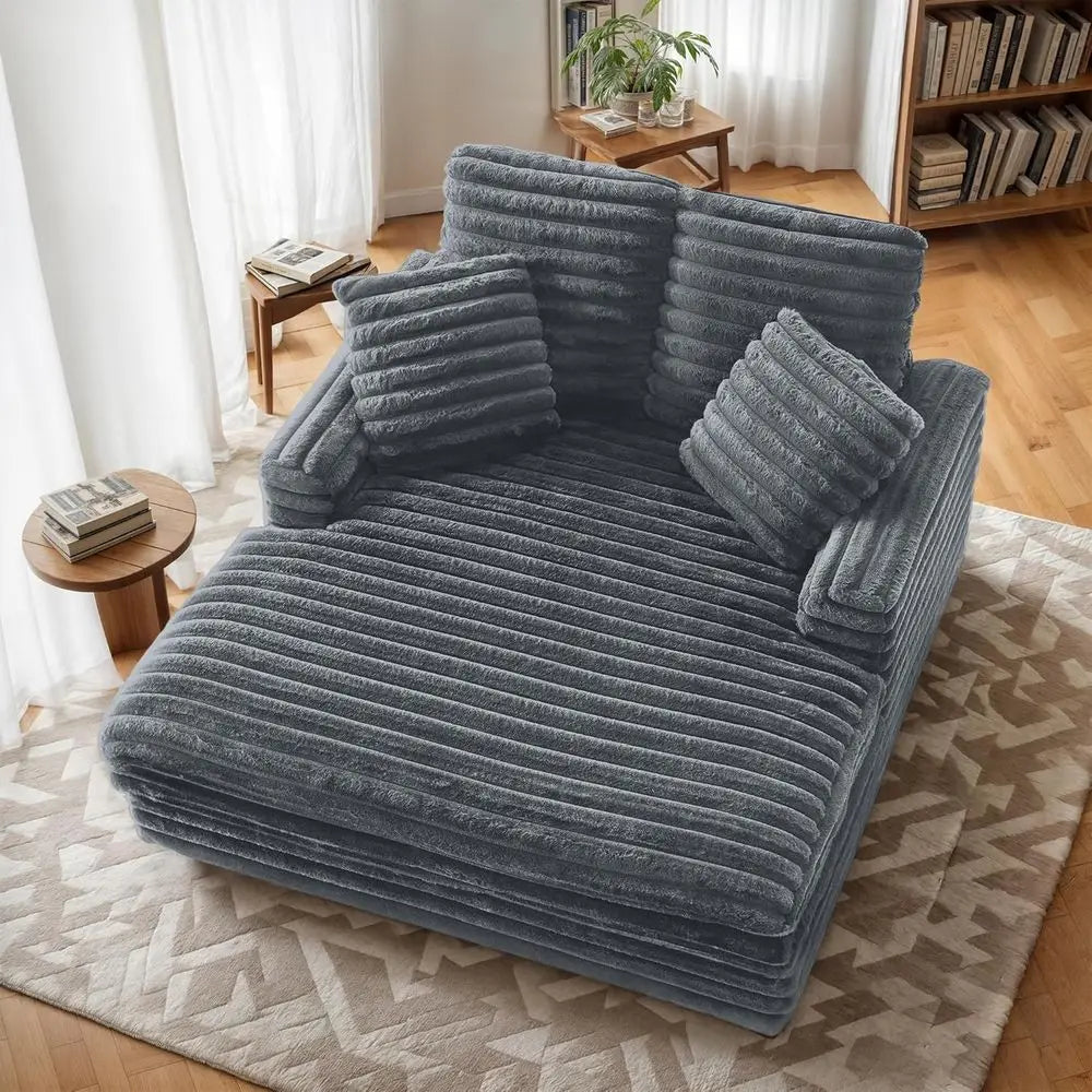 Chaise Lounge with 4 Pillows